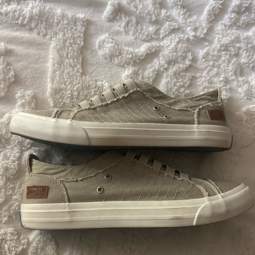 Blowfish Malibu Pull On Sneakers Shoes Cotton size 9 Frayed Edge Elastic Laces - Picture 2 of 8
